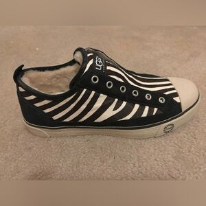 Zebra Print Fur Lined UGG Australia Sneakers Size 8.5W Box Included
